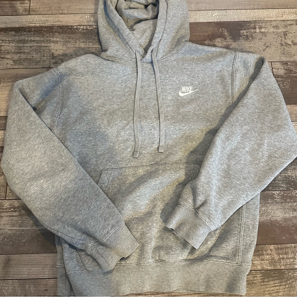 Small nike sweatshirt